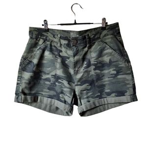❤️ TIME AND TRU, woman short Mid-Rise size 16, camo print.